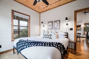 2 Schlafzimmer, Schreibtisch, Bügeleisen/Bügelbrett, WLAN