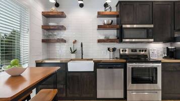 Coffee/tea maker, fridge, microwave, oven