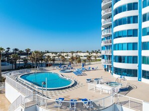 A heated pool - Seventh Heaven at Peck Plaza - Pool & Beach open! (Daytona Beach Shores)