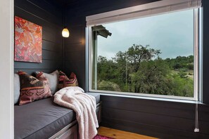 Interior - Treehouse Retreat with Hill Country Views (Gillespie County)