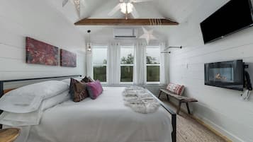 1 bedroom, desk, iron/ironing board, WiFi