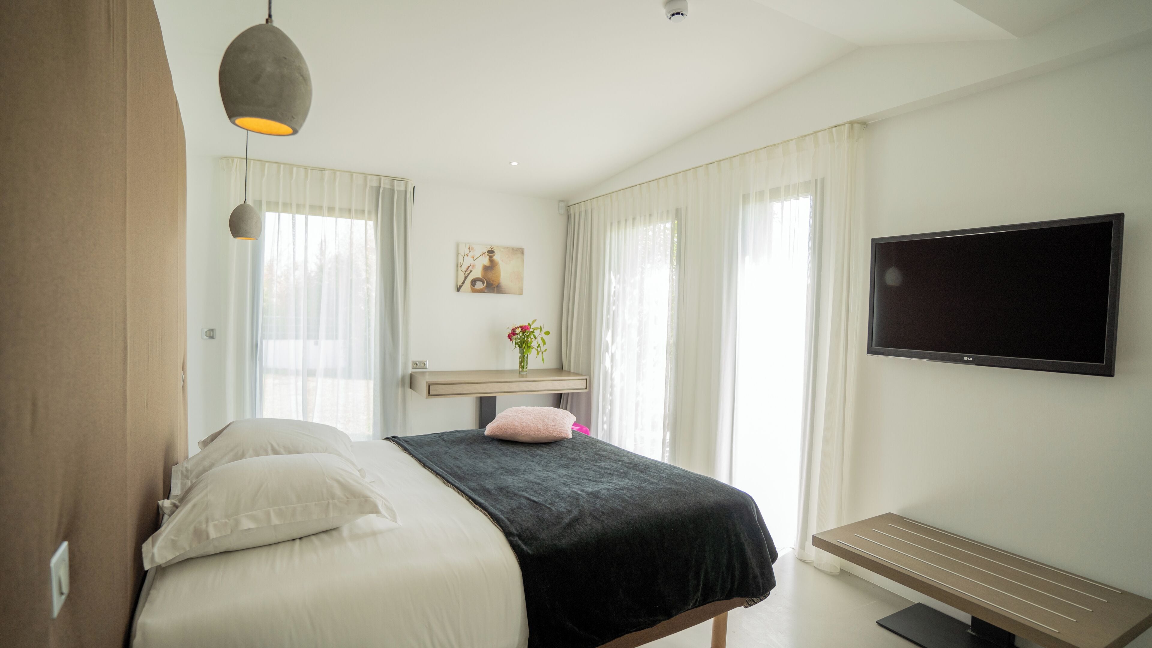 Familie appartement, uitzicht op tuin | Individueel gedecoreerd, individueel gemeubileerd, een bureau