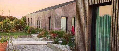 Chambre Quadruple Familiale Plus , vue jardin | Décoration personnalisée, ameublement personnalisé, bureau