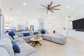 Téléviseur connecté, foyer, jeux vidéo, table de baby-foot