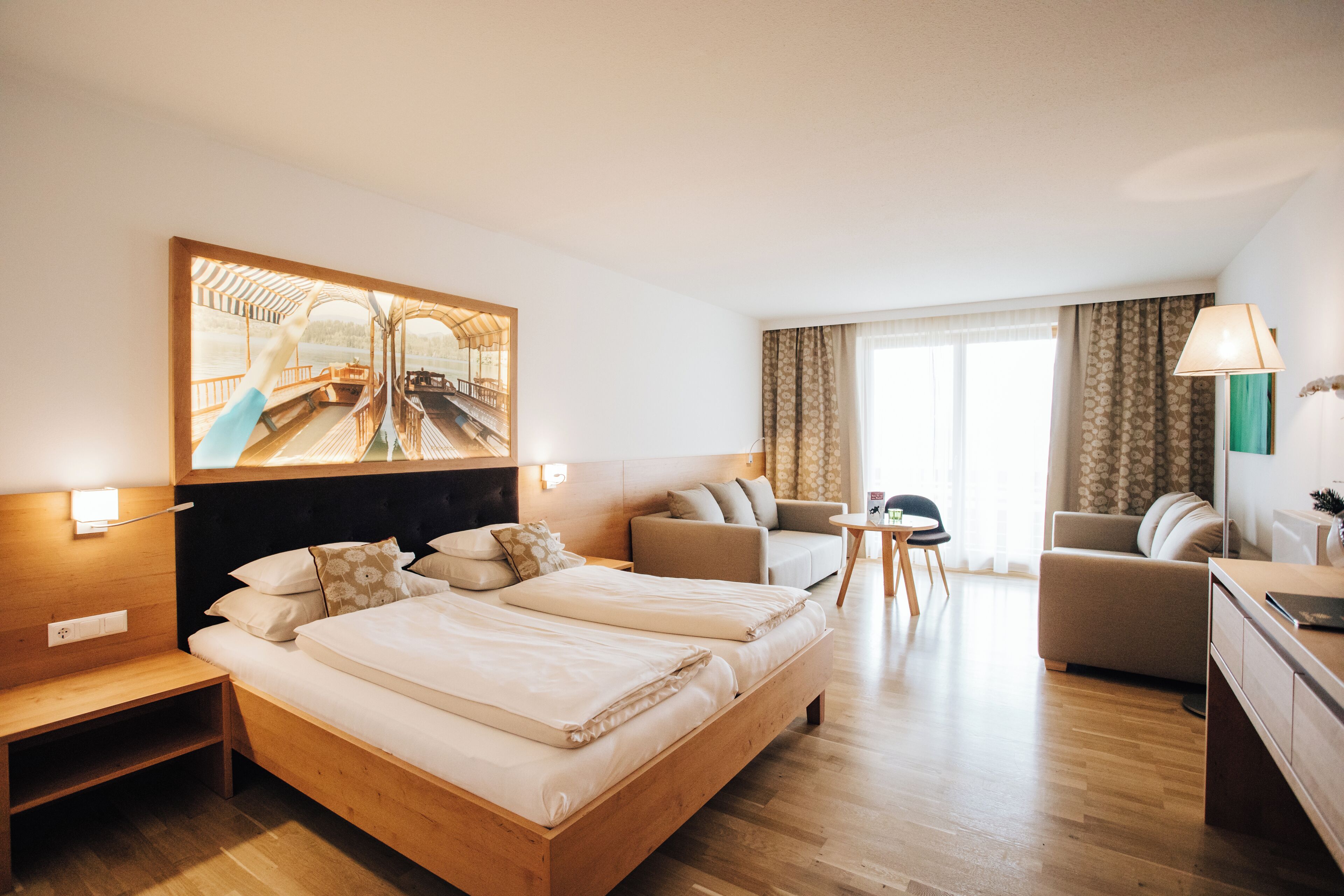 Comfort Suite, Balcony, Lake View | Free WiFi, bed sheets