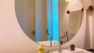 Comfort-Chalet, Strandblick | Badezimmer | Handtücher, Seife, Shampoo, Toilettenpapier