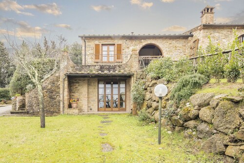 Wonderful  villa for 6 guests with WIFI, pool and TV, close to San Gimignano