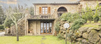 Wonderful  villa for 6 guests with WIFI, pool and TV, close to San Gimignano