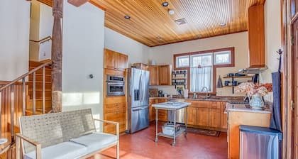 Cliffwood Cottage by Evergreen Home