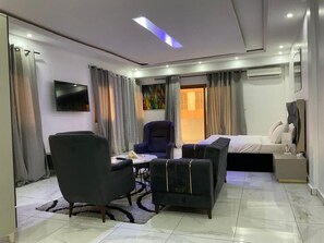 9 bedrooms, desk, WiFi, bed sheets - BI HOTEL 1 (Dakar)