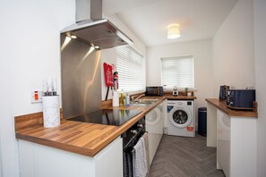 Frigorífic, microones, forn i placa de cuina 