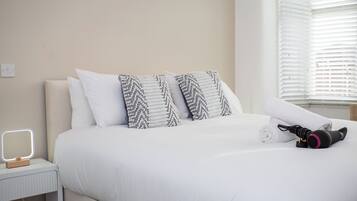 3 bedrooms, desk, iron/ironing board, free WiFi