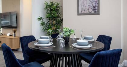 Free Wifi, Free Parking, Local Shops & Close proximity to beach