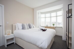 3 dormitoris, escriptori, planxa i posts de planxar i wifi gratuïta 