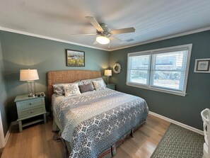 5 bedrooms, free WiFi, bed sheets - 427 SAI - Boomer Sooner Beach - Relaxing on the Canal (Sunset Beach)