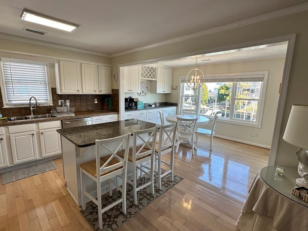 Fridge, oven, dishwasher, coffee/tea maker