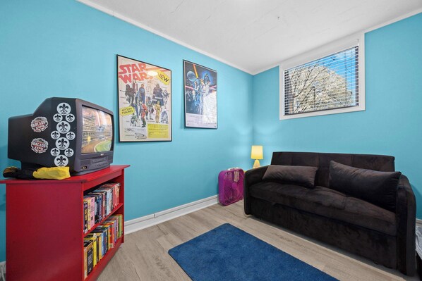 TV, offices - Bright & cozy Germantown unit near Churchill Downs (Louisville)
