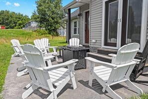 Terrace/patio - Cozy Bourbon Trail Stay | Jacuzzi Tub & Best Views (Waddy)