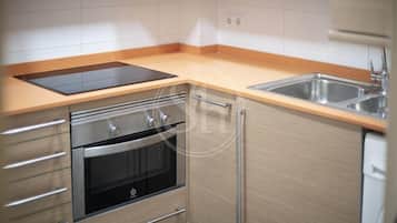 KĂŒhlschrank, Mikrowelle, Ofen, Herdplatte