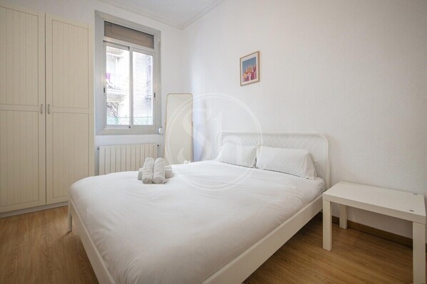 2 bedrooms, WiFi, bed sheets