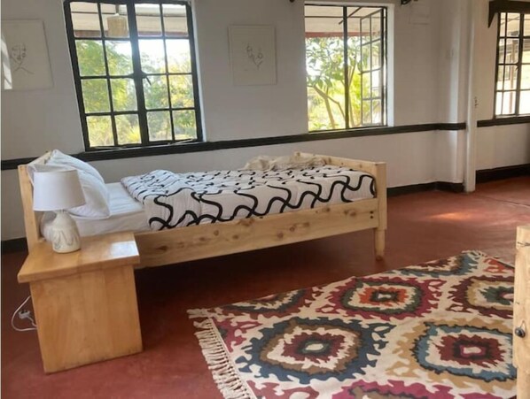 4 chambres, fer et planche à repasser, literie fournie