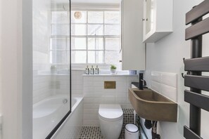 Eco-friendly toiletries, hair dryer, towels, soap - Chic flat in Central London near Victoria Station - SW1 (London)