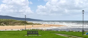 2 Bedroom Cottage overlooking the River Brora and Harbour