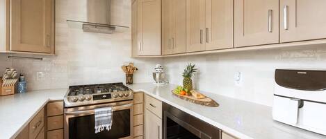 Coffee/tea maker, fridge, microwave, oven