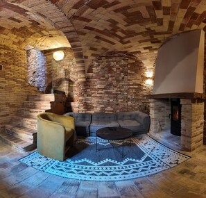 Smart-TV, Kamin, Stereoanlage