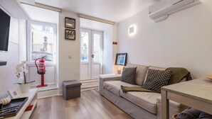 City Studio, 1 Double Bed, Non Smoking | Living area | TV - Santos Arch Studio (Lisbon)