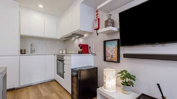 City Studio, 1 Double Bed, Non Smoking | Private kitchenette | Espresso maker