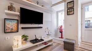 City studio, 1 tweepersoonsbed, niet-roken | Woonruimte | Televisie