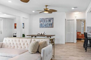 Fernseher, Tischfußball, Arbeitsbereiche