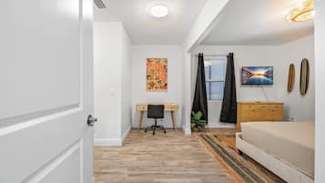 3 Schlafzimmer, Schreibtisch, Bügeleisen/Bügelbrett, Reisekinderbett