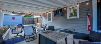 Tide on 19th- 4BR/2BA, Large Patio, Fire Pit & Smart TVs!