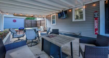 Tide on 19th- 4BR/2BA, Large Patio, Fire Pit & Smart TVs!