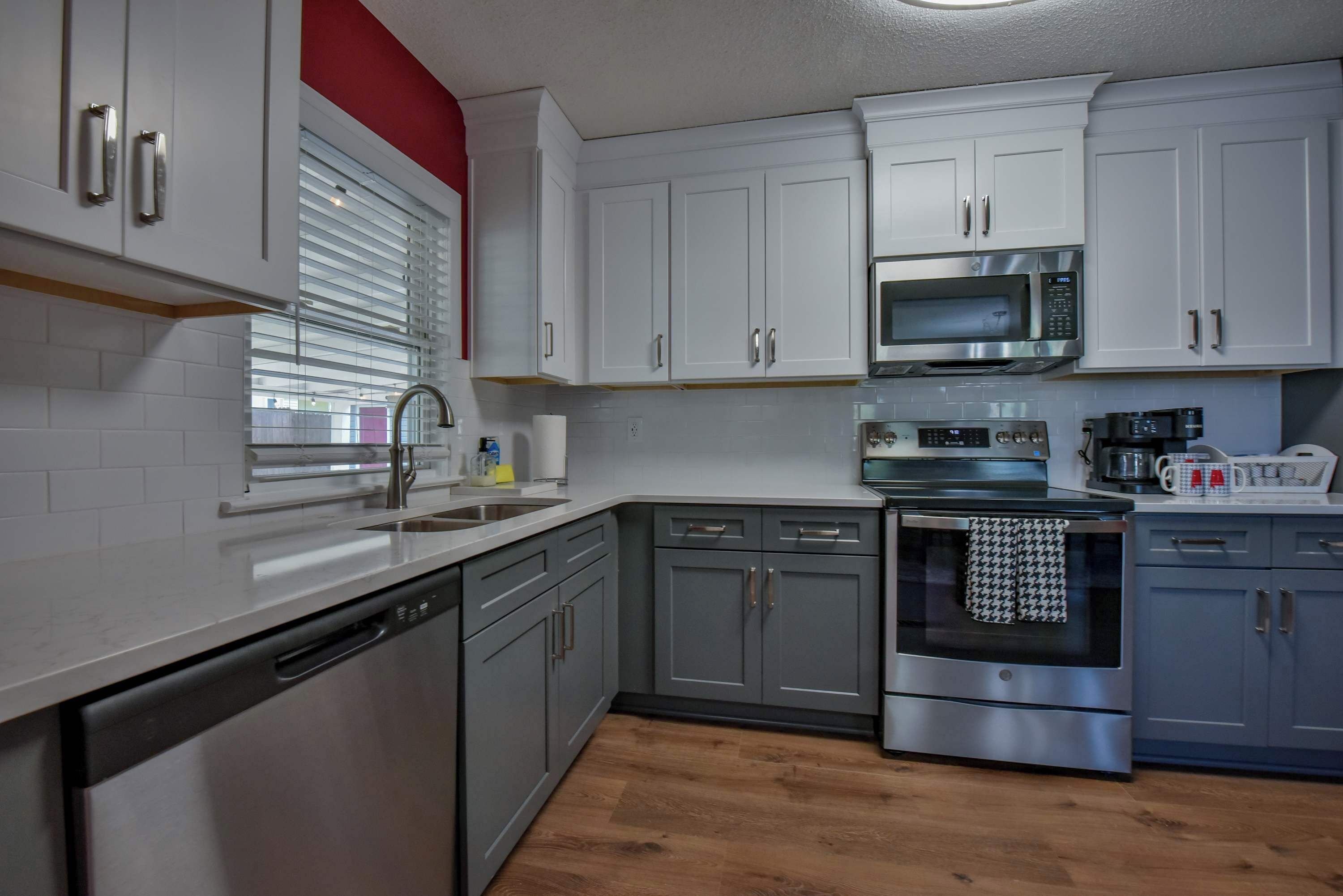 雪櫃、微波爐、焗爐、爐具