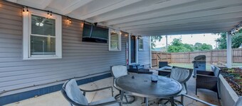 Tide on 19th- 4BR/2BA, Large Patio, Fire Pit & Smart TVs!