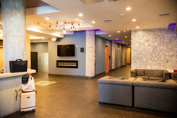 Apartment | 1 bedroom - Sosuite Studio Penthouse w W/d, Gym, On-site Bar (Philadelphia)