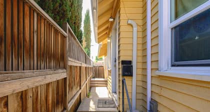 Comfortable Home Near LA With Full Kitchen Laundry