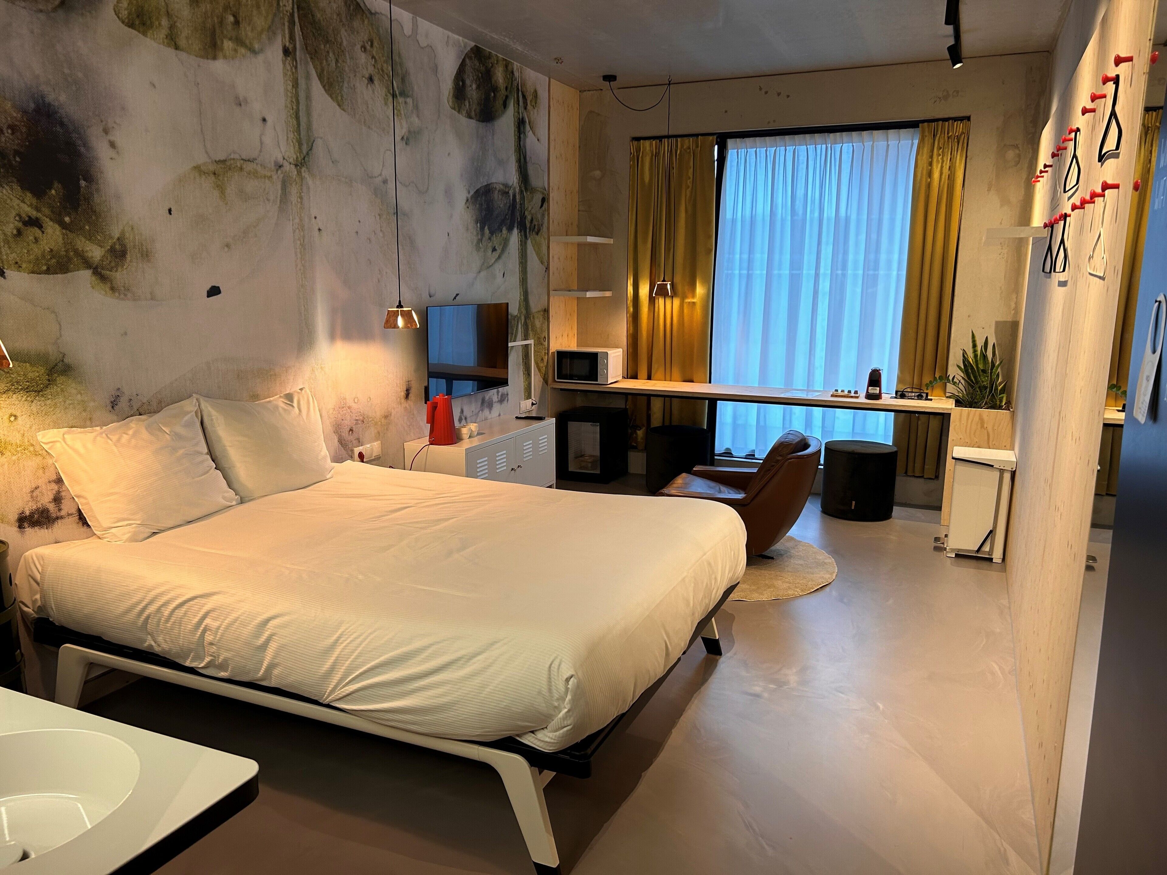 Standard Studio | Desk, laptop workspace, soundproofing, iron/ironing board