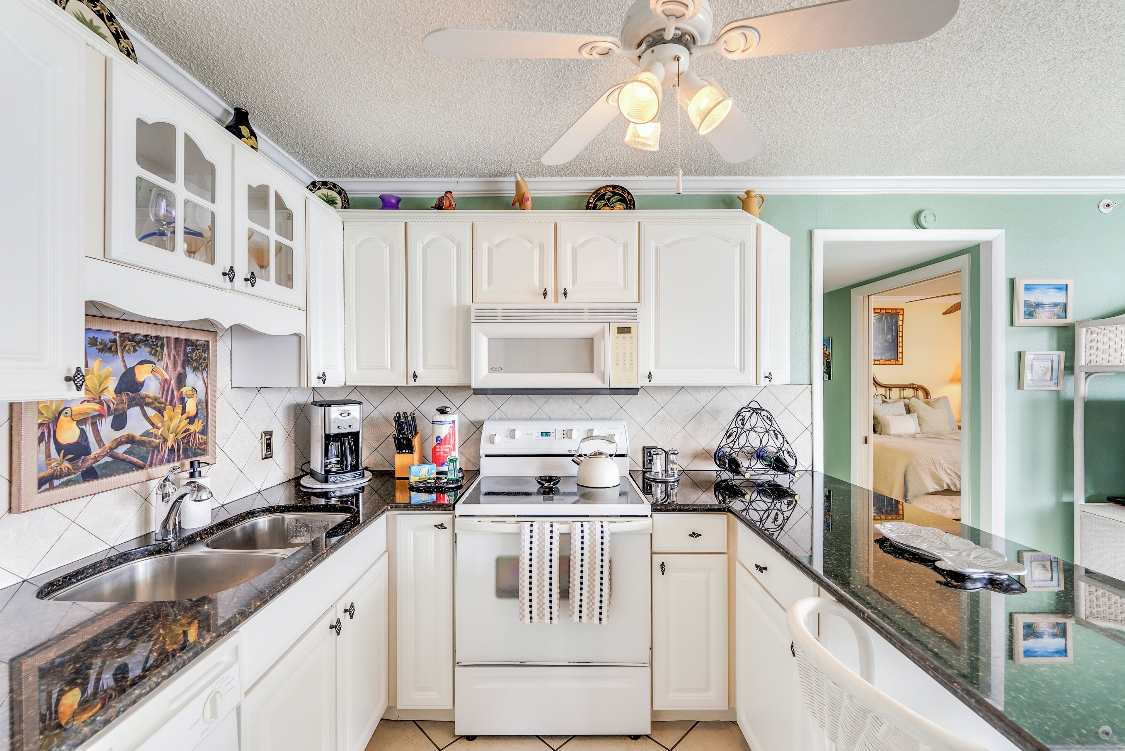 ثلاجة، ميكروويف، فرن، موقد طهي مسطح