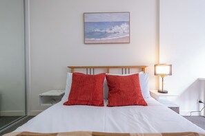 1 sovrum, skrivbord, strykjärn/strykbräda och gratis wi-fi