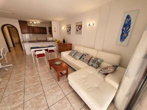 TV - San Marino 38 - One Bed (Arona)