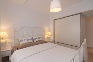 3 chambres, fer et planche à repasser, Wi-Fi, draps fournis