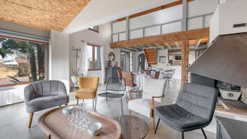 Télévision, cheminée