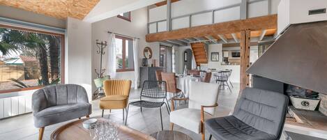 Télévision, cheminée