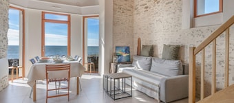 Sea view, 30m from beach, 5 adults 1 child
