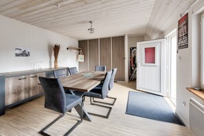 Dining - House for 5 people 900m from the beach (Trévou-Tréguignec)