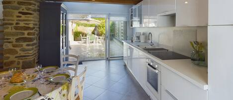 Kühlschrank, Mikrowelle, Ofen, Geschirrspüler